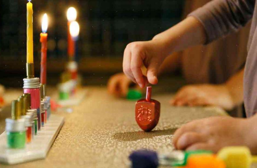 On Hanukkah, social media users pay tribute to those who have died