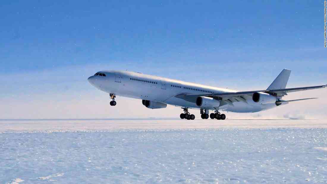 Airbus A340, 14 passengers, lands in Antarctica after 1-hour flight